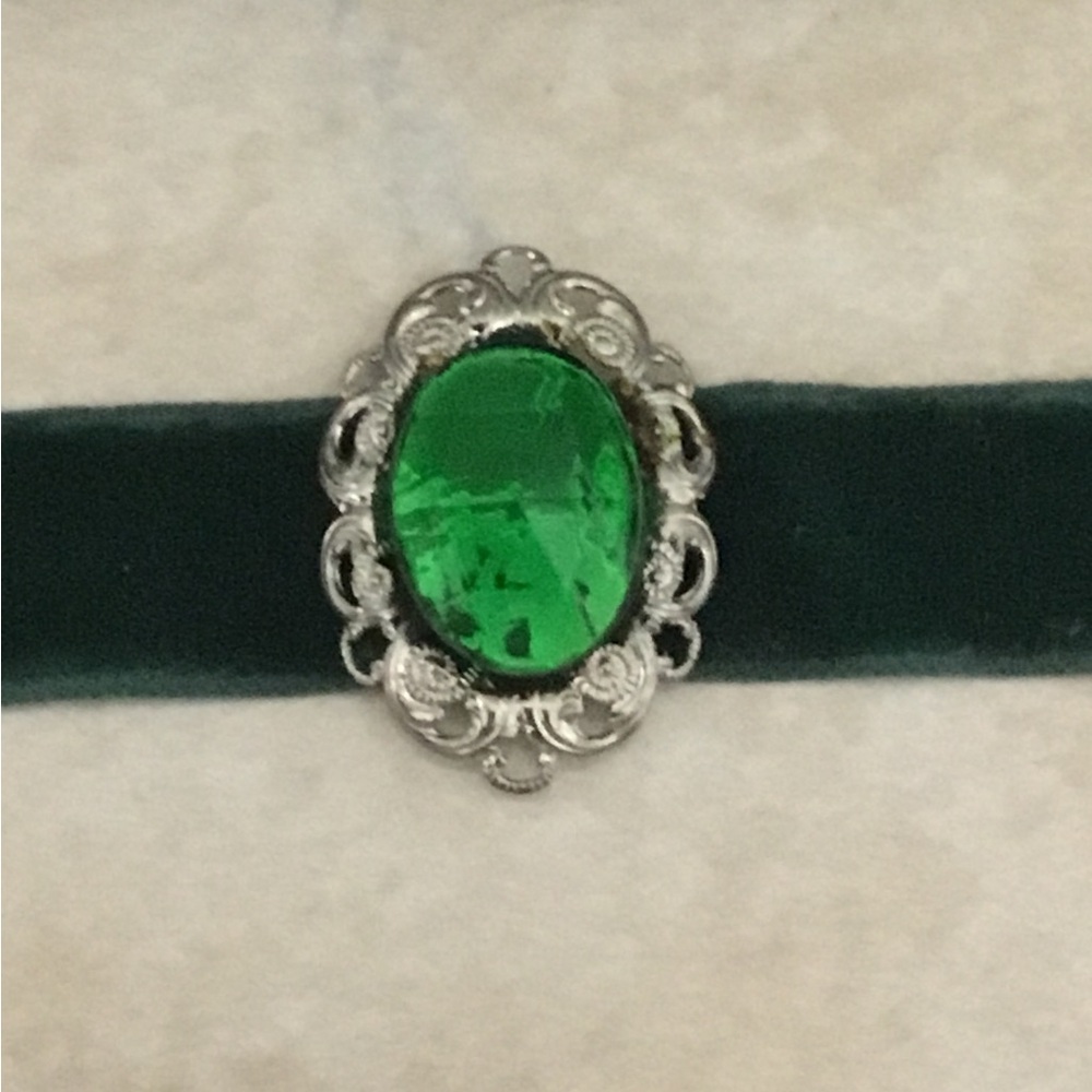 Girls Green Velvet Choker - Picture 3 of 6